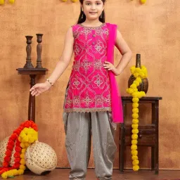 Aarika Kids Pink & Grey Embellished Kurti Set-image-47