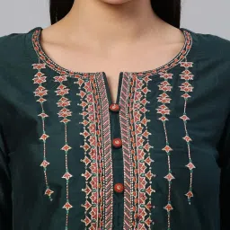 Kami Kubi Teal Green Embroidered Kurta Pant Set With Dupatta image 5