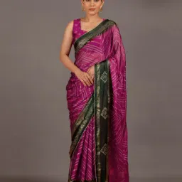 MIRCHI FASHION Magenta Floral Saree with Blouse Piece-image-1