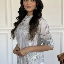 Aasira Women Printed Regular Pure Cotton Kurta with Trousers image 3