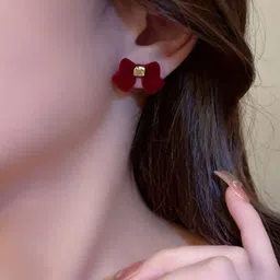 VAGHBHATT Gold-Plated Contemporary Drop Earrings image 3