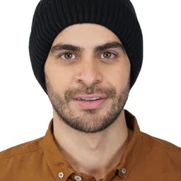 iSWEVEN Unisex Black Beanie image 2