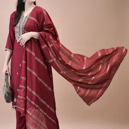 Shree Floral Embroidered Thread Work Liva Kurta with Trouser & Dupatta image 3