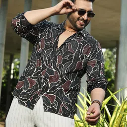 Instafab Plus Men Comfort Opaque Printed Casual Shirt image 3