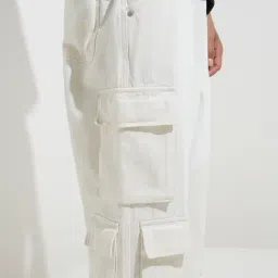 nuon men Nuon by Westside White Cargo-Style Relaxed-Fit Mid-Rise Jeans image 4