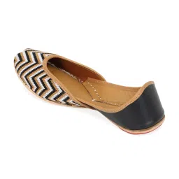NR by Nidhi Rathi Women's Black Casual Juttis image 5