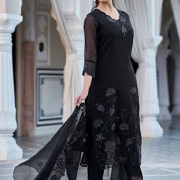 little heaven Women Floral Embroidered Regular Thread Work Kurta with Trousers & With Dupatta image 3