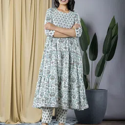 Jaitpuriya Floral Printed Tiered Pure Cotton Anarkali Kurta With Trouser-picture-40