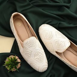 House of Pataudi Men Ethnic Embroidered Slip On Mojaris Shoes-picture-28