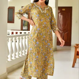 KAUTHAMEE Women Floral Printed Regular Kurta with Trousers & With Dupatta image 3