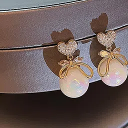 TheVineGirl Gold-Plated Alloy Pearls Studs image 4