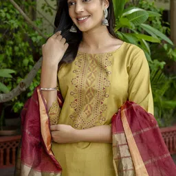 VredeVogel Floral Yoke Design Straight Kurta With Trousers & Dupatta image 5