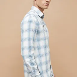 CODE by Lifestyle Men Checked Spread Collar Cotton Casual Shirt image 3
