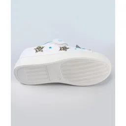 Babyoye Casual Shoes with Velcro Closure Lace Detailing Star Print & Applique - Blue & White image 5
