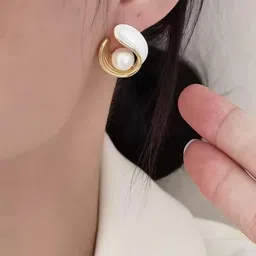 ONUYX Circular Studs Earrings image 4