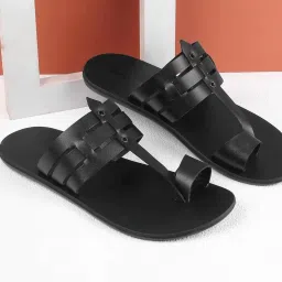Mochi Men's Black Toe Ring Sandals image 1
