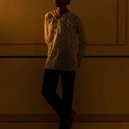 VANCHA Men Floral Printed Kurta image 4