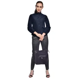 Bahama Crinkle Black Solid Medium Tote Handbags image 2