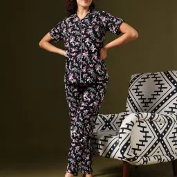 Clovia Black Cotton Comfort Fit Floral Print Night Suit-image-28