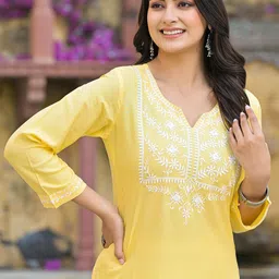 Peachmode Women Floral Embroidered Regular Thread Work Kurti with Palazzos image 4