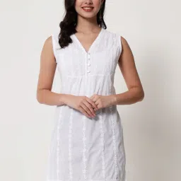 PARAMOUNT CHIKAN White Cotton Hand Embroidered Chikankari Straight Kurti image 1