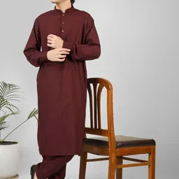 Baraqah Men Regular Kurta with Pyjamas image 3