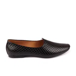 FAUSTO Men Textured Lightweight Ethnic Slip-On Juttis image 5