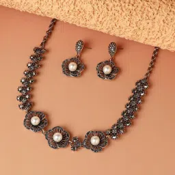 Sohi Women's Pearl Flora Jewellery Set - White image 1