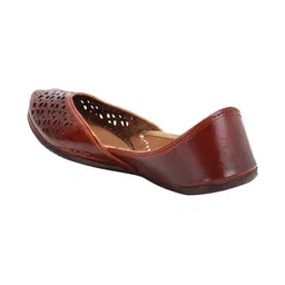Ta Chic Women Ethnic Mojaris with Laser Cuts Flats image 3