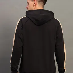 THE CASUALS Colourblocked Hooded Cotton Pullover image 4