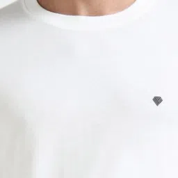 INVICTUS Men Solid Round Neck Cotton T-shirt image 5