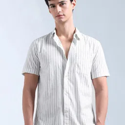 Flying Machine Men Vertical Striped Spread Collar Pure Cotton Casual Shirt-picture-29
