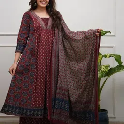 DIVASTRI Women Maroon Kurta Sets-picture-16