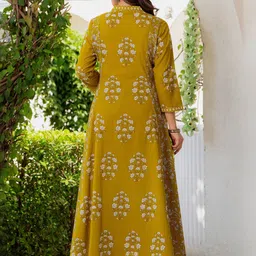 PARTHVI Floral Printed Panelled Pure Cotton Anarkali Kurta With Trousers & Dupatta image 2