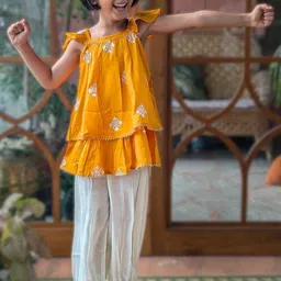 Tura Turi Girls Ethnic Motifs Embroidered Tiered Thread Work Kurti with Harem Pants image 2