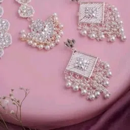 Gyaan Jewels Stone-Studded & Beaded Jewellery Set image 2