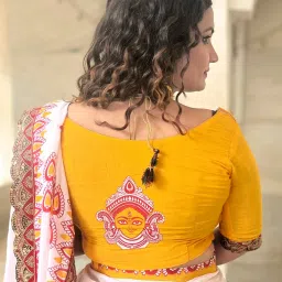 Saree Mall White Embellished Sarees With Unstitched Blouse image 2