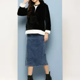 Aarika Black and White Regular Fit Fur Sweatshirt image 4