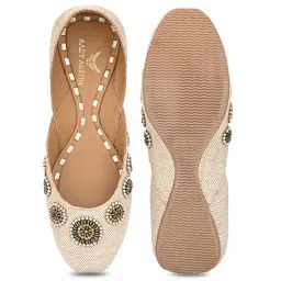 Aady Austin Women's Beige Ethnic Juttis image 3