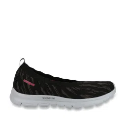 Campus Women's Black Walking Shoes image 1