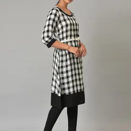 Aurelia Women Black Checked Rayon Kurta image 4