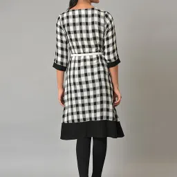Aurelia Women Black Checked Rayon Kurta image 2
