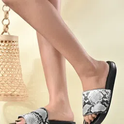 Yuuki Women's Grey Slides image 5