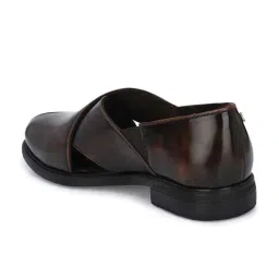 Delize Men's Brown Cross Strap Sandals image 4