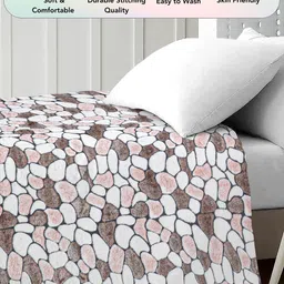 FABINALIV Brown & White Woollen Mild Winter 500 GSM Comforter image 4