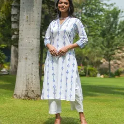 Akiso White Hand Block Printed Straight Kurta With V Neck-picture-14