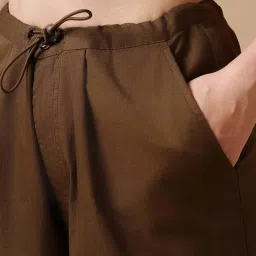 Bewakoof Brown Relaxed Fit Mid Rise Pants image 5