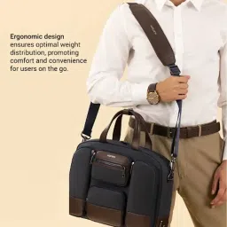 Scarters Terminal Navy Nylon Medium Messenger Bag image 2