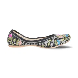 Anouk Women Printed Mojaris Flats image 4