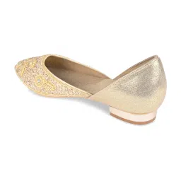 Rocia by Regal Women's Golden Ethnic Juttis image 5